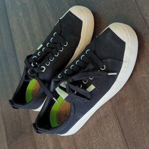 Cariuma OCA Low Black Canvas Sneaker
